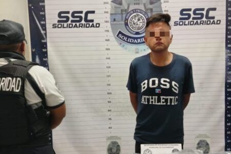 La Policía Municipal de Solidaridad asegura a un hombre por presunto robo a comercio en la Quinta Avenida