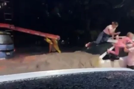 Rescatan a una niña atrapada en camioneta durante el desborde de un río en Zapopan