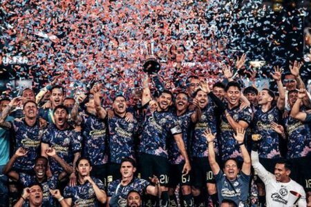 Integrante del América realiza gestos obscenos tras ganar la Campeones Cup