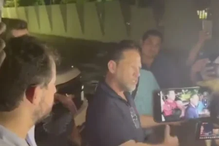 El senador Daniel Barreda reaparece y afirma que acompañó a su padre que fue detenido en la madrugada