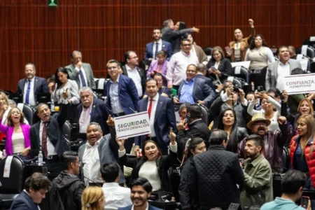 Morena y aliados aprueban la integración de la Guardia Nacional a la Sedena tras 14 horas de sesión
