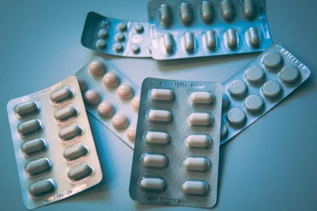 Cofepris alerta sobre falsificación de lotes de medicamentos analgésicos y antigripales