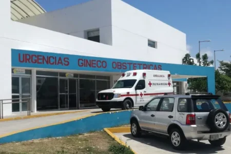 Mujer sufre quemaduras graves tras ser atacada por su pareja en Playa del Carmen