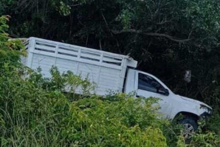 Accidente vehicular en la carretera federal, cerca de Sergio Butrón Casas