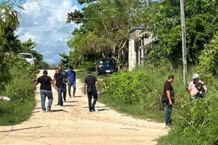 Hallan cuerpo sin vida envuelto en sábanas en la Región 237 de Cancún