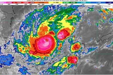 El huracán Milton afecta a Quintana Roo con lluvias y fuertes vientos