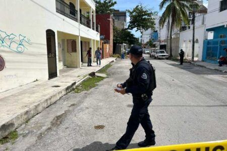 Encuentran a hombre sin vida en la colonia Colosio de Playa del Carmen