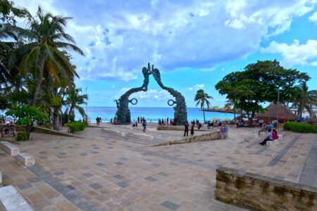 Acuerdan iniciar mantenimiento en la Quinta Avenida de Playa del Carmen, comenzando por el Parque Fundadores