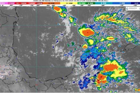 Desplazamiento de la onda tropical número 30 afectará Quintana Roo