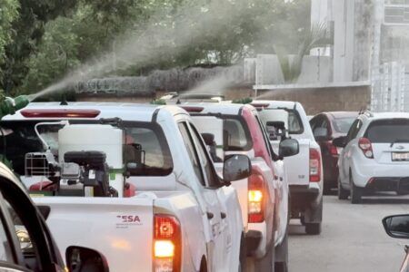 Clima adverso retrasa campaña de control de mosquitos en Playa del Carmen