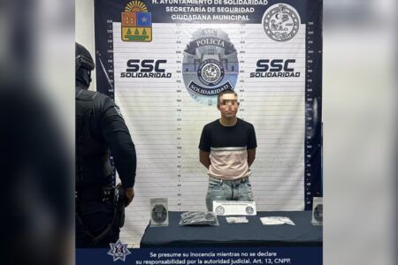 Policía Municipal de Solidaridad asegura a un joven con 35 dosis de narcóticos en la colonia Colosio