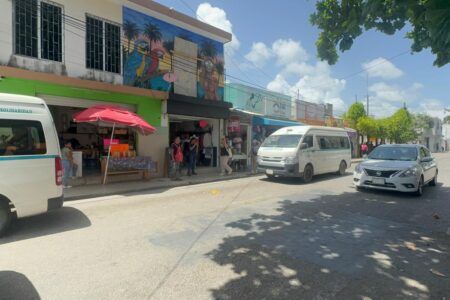 Comerciantes de Playa del Carmen respaldan recorridos de autoridades para atender problemas de comercio ambulante