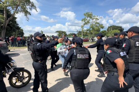 VIDEO: disuelven Policías de Quintana Roo bloque de madres de desaparecidos a golpes en Chetumal