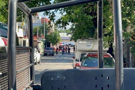 Encuentran a mujer sin vida dentro de una bolsa de basura en la colonia Gonzalo Guerrero