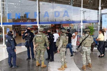 VIDEO | Activan el “codigo rojo”en Cancún por tiroteo en la Supermanzana 247; dos detenidos