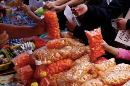 Gobierno de México prohibirá la venta de comida “chatarra” en las escuelas
