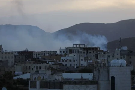 Rebeldes hutíes denuncian 19 ataques aéreos británicos y estadounidenses en Yemen