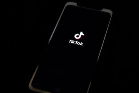 Trece estados de EE.UU. y el Distrito de Columbia demandan a TikTok por perjudicar a los jóvenes