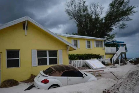 Huracán “Milton” se intensifica nuevamente a categoría 5 y amenaza la costa oeste de Florida