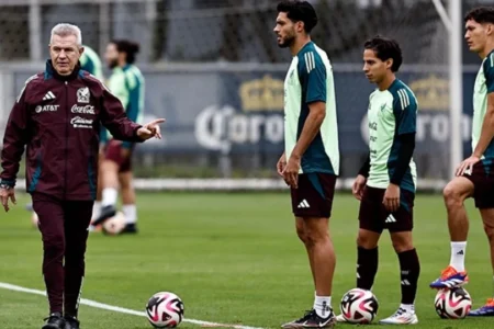 Rematan los boletos para el partido México vs Valencia en Puebla