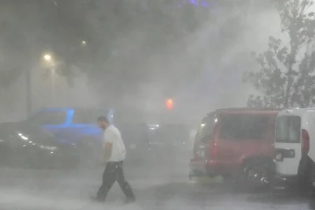 Huracán “Milton” baja a categoría 2 en Florida, pero causa inundaciones y muertes