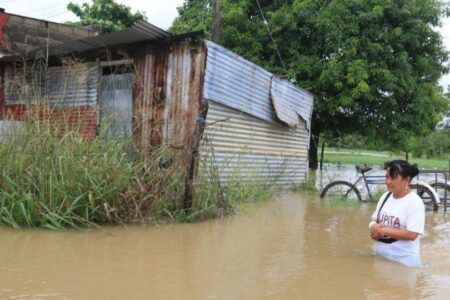 “Nadine” deja afectaciones en Veracruz y Tabasco