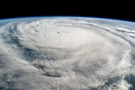 La crisis climática intensifica el huracán “Milton” en Florida, pese a la despriorización del tema por parte de DeSantis