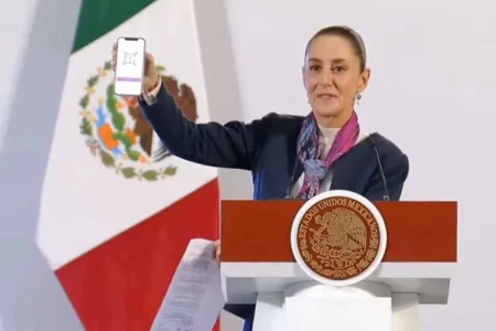 Sheinbaum exhibe error en código QR de notificación para eliminar del DOF la reforma judicial