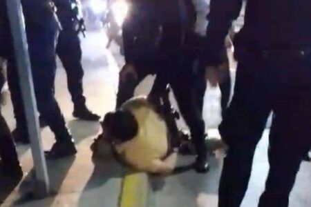 Agreden policias a periodista y a su esposa durante la cobertura 
