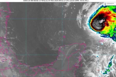Huracán Rafael genera probabilidad de lluvias en la Península de Yucatán y Quintana Roo