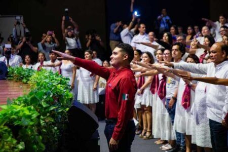 Rinde protesta Eduardo Asencio como presidente honorario del DIF Solidaridad
