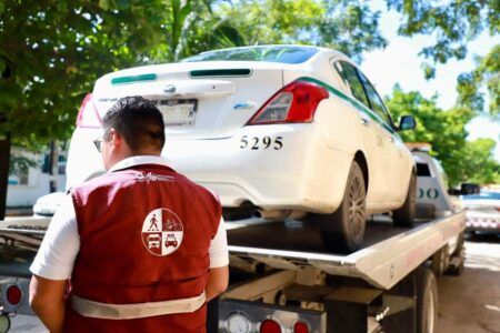 Imoveqroo inicia proceso cancelación de concesión y licencia de conductor de taxi por incidente que circuló en redes sociales