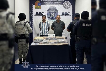 Aseguran a dos hombres con armas y narcóticos en Villas del Sol
