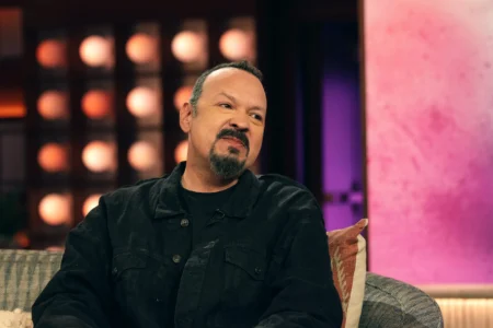 Pepe Aguilar y la polémica: su equipo le ocultaría críticas para evitar conflictos