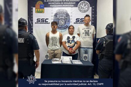 Detienen a tres personas en Solidaridad por presuntos delitos contra la salud y portación de arma