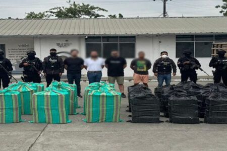 Cuatro mexicanos detenidos en Ecuador tras decomiso de 1.5 toneladas de cocaína