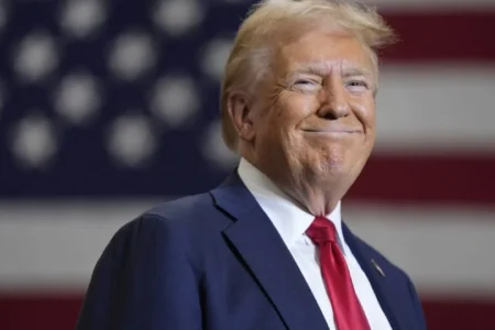 Trump anuncia compromiso de Sheinbaum para frenar migración y narcotráfico hacia EU