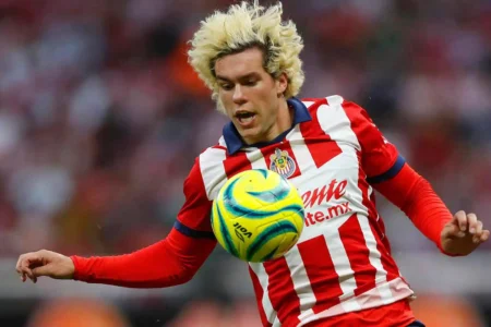 Guadalajara vence al Santos Laguna y se mantiene vivo en el torneo Apertura