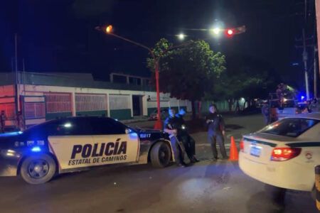 Policías y Guardia Nacional entran al sindicato de taxistas Andrés Quintana Roo de Cancún en busca de armas, drogas y vehículos