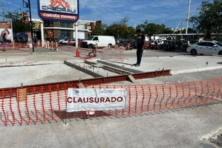Clausuran obra de Chedraui del centro de Playa del Carmen por intento de apropiación de vialidad pública