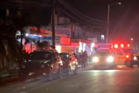 Ataque armado deja dos heridos frente a un minisúper en Paseos Nikté