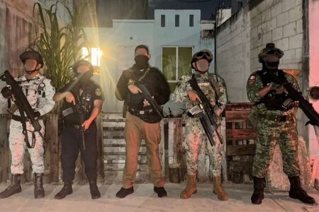 Ocho personas detenidas y drogas aseguradas en tres cateos en Cancún