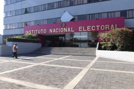 Denuncian penalmente a consejeros del INE por desacato a resolución judicial