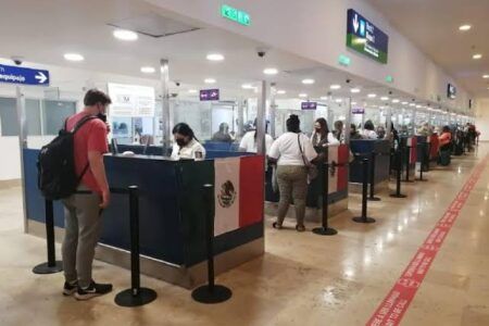 Retienen y deportan a 10 campesinos colombianos en Cancún