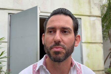 Quintana Roo refuerza recuperación de playas y seguridad turística: Bernardo Cueto
