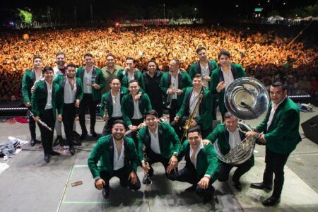 Más de 25 mil personas vibran con La Arrolladora Banda El Limón en Playa del Carmen