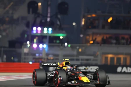 ‘Checo’ Pérez abandona el GP de Abu Dabi tras la primera vuelta
