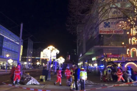 Atropellan a visitantes de mercado navideño en Alemania; reportan un muerto y varios heridos