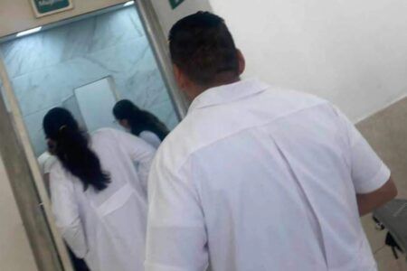 Adolescente de 15 años da a luz en el baño de una clínica del IMSS en Aguascalientes