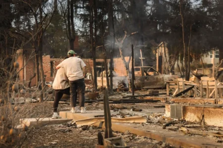 México enviará equipos de la Defensa y Conafor para ayudar a combatir incendios en Los Ángeles